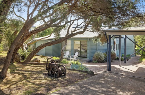 Blairgowrie House | CAPTIVATING CENTENARY BEACH HOUSE IN BLAIRGOWRIE