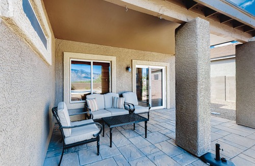Black Horse House | Captivating desert home with private pool, game room, grill, backyard & W/D