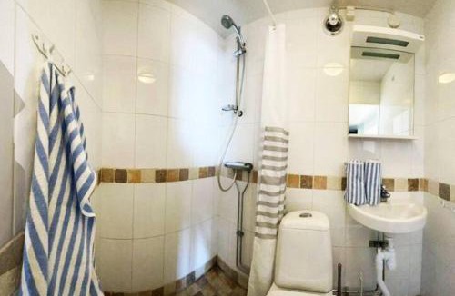 Osthammar Apartment | Captivating Harbor View Suite