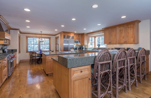 Elkhorn House | Captivating Historic Cottage! Majestic Views! Near Village