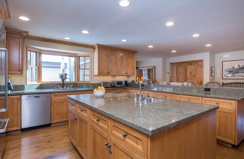Elkhorn House | Captivating Historic Cottage! Majestic Views! Near Village