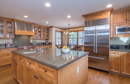 Elkhorn House | Captivating Historic Cottage! Majestic Views! Near Village