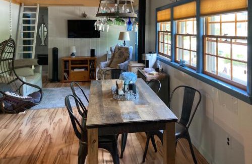 Meredith House | Captivating Patrician Shores Cottage