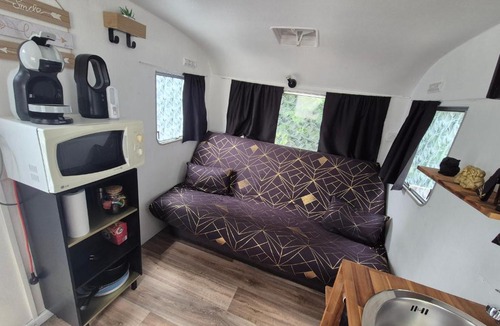 Esson Cabin | Carabois