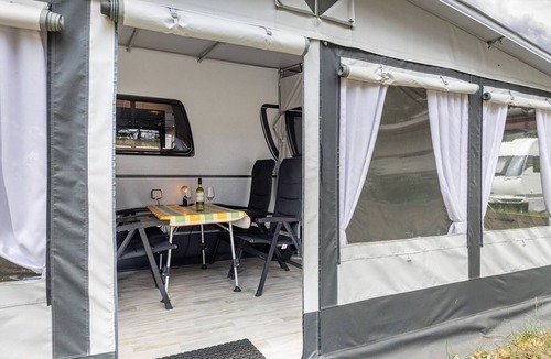 Alt Zeschdorf RV Rental | Caravan 'Max 2 Erw Und 2 Kd' with Shared Garden and Wi-Fi