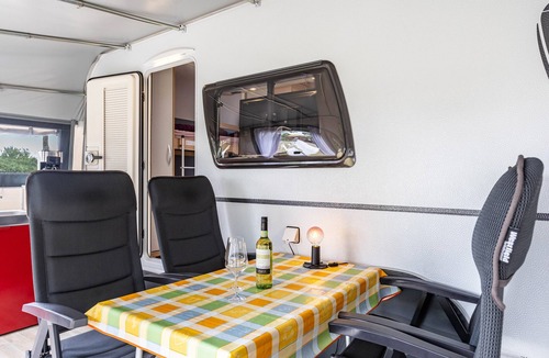 Alt Zeschdorf RV Rental | Caravan 'Max 2 Erw Und 2 Kd' with Shared Garden and Wi-Fi