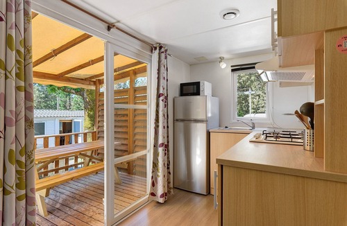 Vaulnaveys-le-Bas RV Rental | Caravan “Mobil Home Lodge 77 No. 27” with Shared Pool