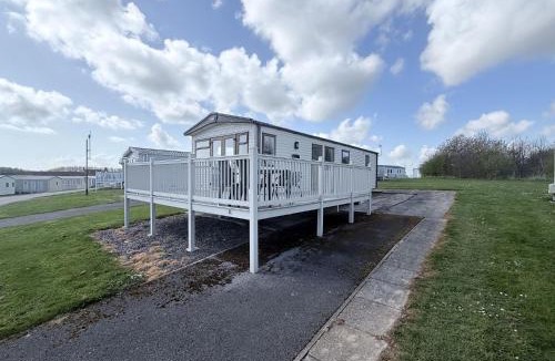 Winestead House | Caravan With A Spacious Decking Area At Sand Le Mere Park, Yorkshire Ref 71062Me