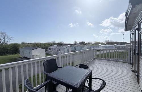 Winestead House | Caravan With A Spacious Decking Area At Sand Le Mere Park, Yorkshire Ref 71062Me