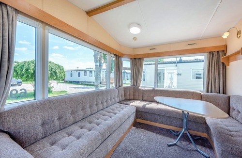 Bognor Regis House | Caravan with one double and one twin.