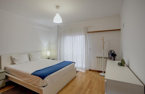 Carcavelos Apartment | Carcavelos Bright & Modern Apartment by Homing