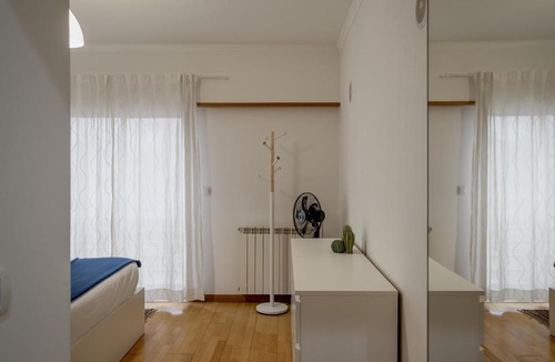 Carcavelos Apartment | Carcavelos Bright & Modern Apartment by Homing