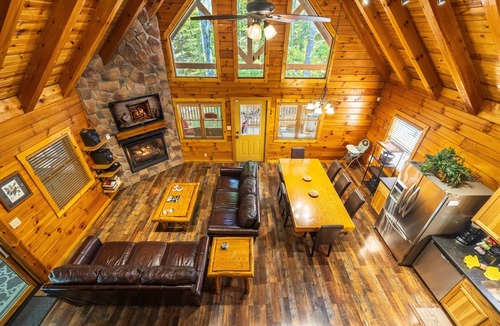 Carbon Hill Cabin | Cardinal Cabin (Hocking Hills area)