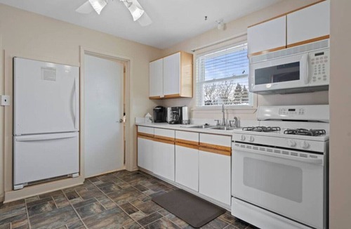Lexington House | Cardinal Cottage Retreat! 4 Homes Away from beach!
