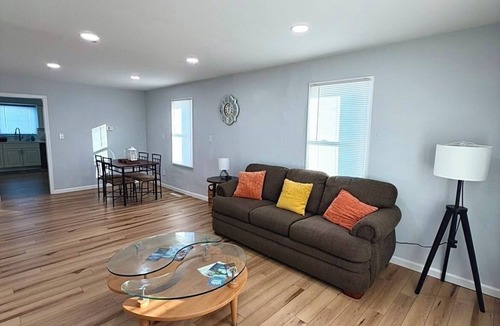 Muncie House | Cardinals Nest/NEWLY RENOVATION/NEAR BSU.