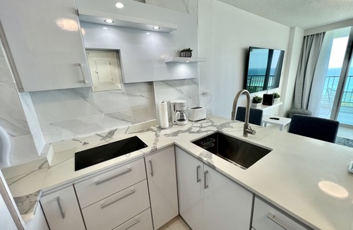 Vilomar Condo | Caribbean Beach front King bed with large balcony