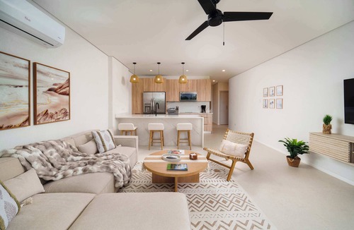 Gibbes Condo | Caribbean Luxury 2BR, Walk to Beach! Sky Pool Deck