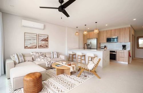 Gibbes Condo | Caribbean Luxury 2BR, Walk to Beach! Sky Pool Deck
