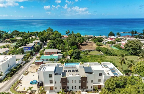 Gibbes Condo | Caribbean Luxury 2BR, Walk to Beach! Sky Pool Deck