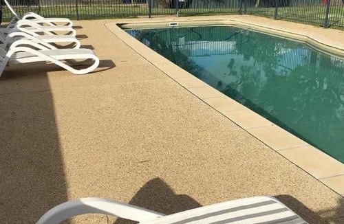 Hillgrove Hotel | Carinya Caravan Park