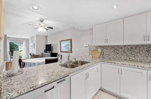 Carlsbad Condo | Carlsbad Hideaway. Pool, Spa, BBQ. Walking to restaurants/shops