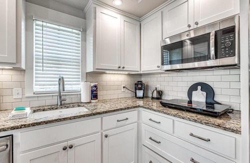 Carlton Landing Apartment | Carlton Landing! Cozy Garage Apartment close to all amenities!