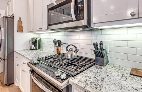Eufaula Condo | Carlton Landing-Stylish Condo closest to the waterfront!
