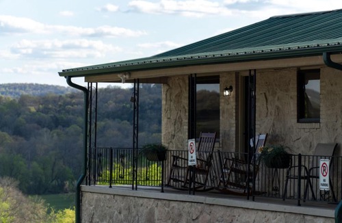 Yellville Apartment | Carlton Marion Inn