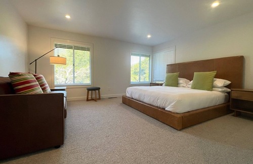 Carmel Valley Hotel | Carmel Valley Village House