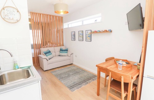 Carnbrea Cottage | CARN BREA, pet friendly, with hot tub in Illogan