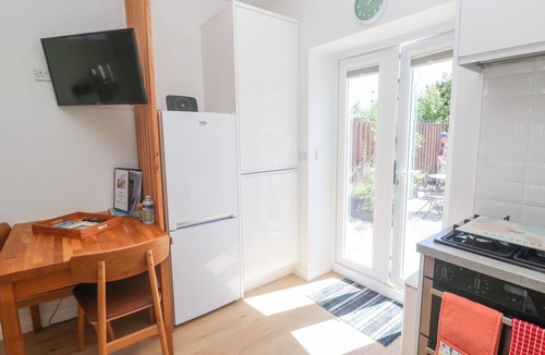 Carnbrea Cottage | CARN BREA, pet friendly, with hot tub in Illogan