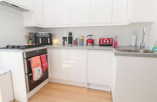 Carnbrea Cottage | CARN BREA, pet friendly, with hot tub in Illogan