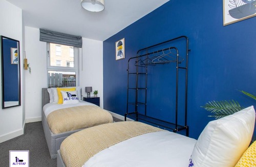 Wakefield Apartment | Carnforth 49 by Alt-Stay Contractor Accommodation - 2 Bed En Suite Contractor Home With Parking, Wi-Fi & Full Kitchen - Ideal For Long stays