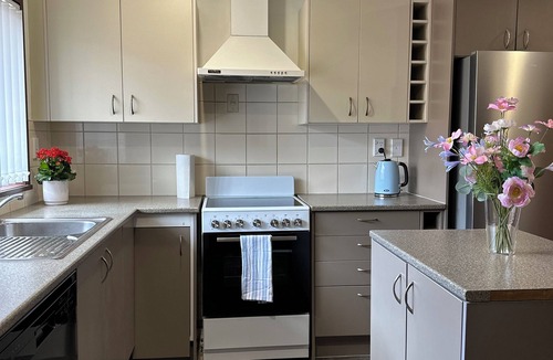 Manurewa House | Carnoustie Calm- A Cosy Wattle Downs Home