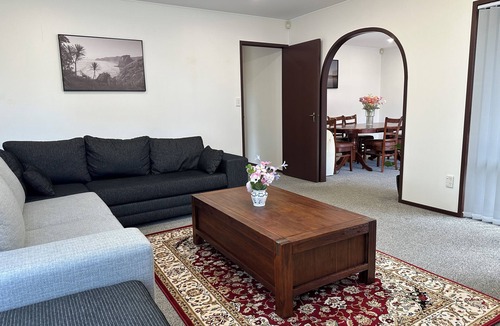 Manurewa House | Carnoustie Calm- A Cosy Wattle Downs Home