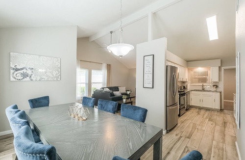 Spring Branch Central House | Carousel is a spacious, pet-friendly stay near Memorial City Mall and CityCentre, sleeping 12—ideal for families, groups, and work trips. Enjoy free WiFi, a washer/dryer, and a fully fenced yard for relaxing. Fully equipped and exceptionally clean.