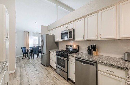 Spring Branch Central House | Carousel is a spacious, pet-friendly stay near Memorial City Mall and CityCentre, sleeping 12—ideal for families, groups, and work trips. Enjoy free WiFi, a washer/dryer, and a fully fenced yard for relaxing. Fully equipped and exceptionally clean.