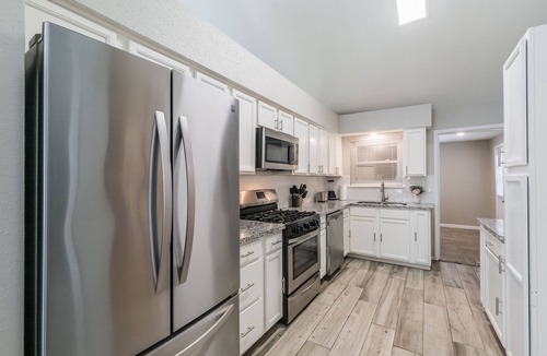 Spring Branch Central House | Carousel is a spacious, pet-friendly stay near Memorial City Mall and CityCentre, sleeping 12—ideal for families, groups, and work trips. Enjoy free WiFi, a washer/dryer, and a fully fenced yard for relaxing. Fully equipped and exceptionally clean.