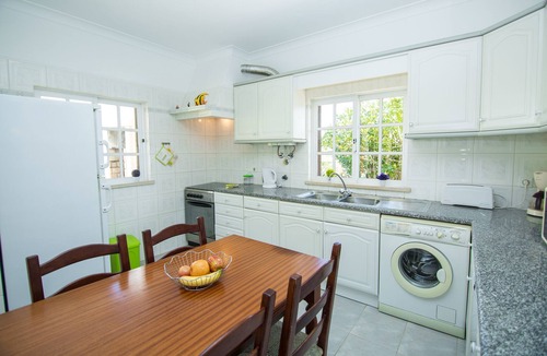 Albardeira Villa | Carrell White Villa, Pool, Wifi