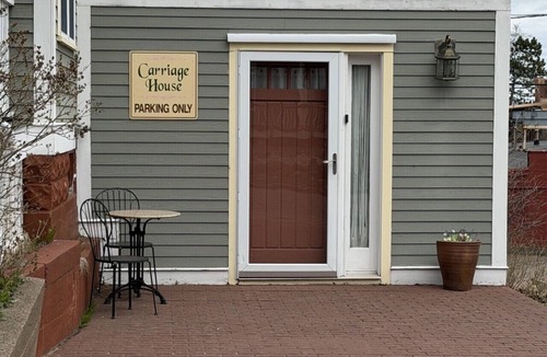 Bayfield House | Carriage @ Hendrickson House