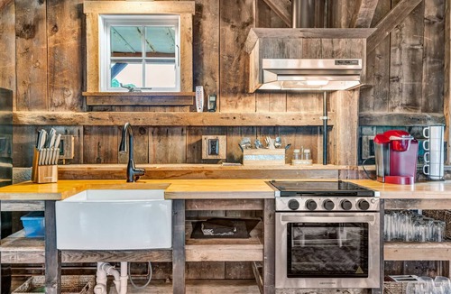Quechee Condo | Carriage House Barn with Sweeping Farm Views