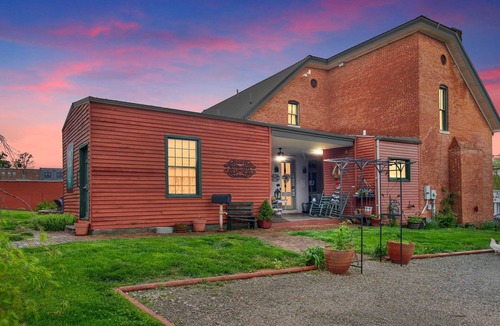 Glasgow Cottage | Carroll Cottage 1 Bedroom by Main Street Bed & Breakfast
