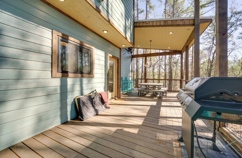 Broken Bow Cottage | Carson Creek Cabin w/Hot Tub & Game Loft!