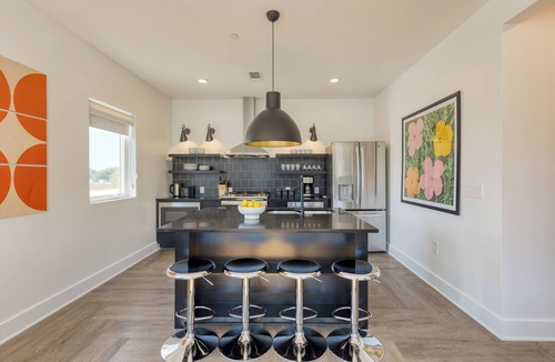 Historic Edgefield Hotel | Carter #205 by AvantStay | 4BR + Balcony