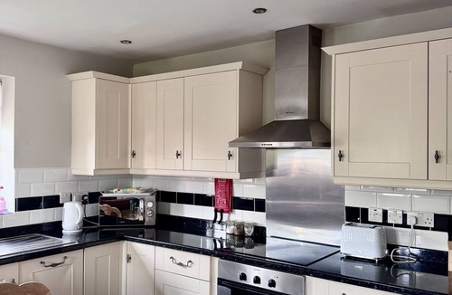 Malpas Apartment | Carters Lodge - One bedroomed cottage all on one level