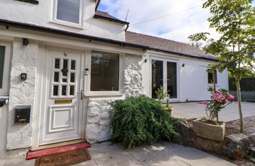Treffynnon House | Cartref
