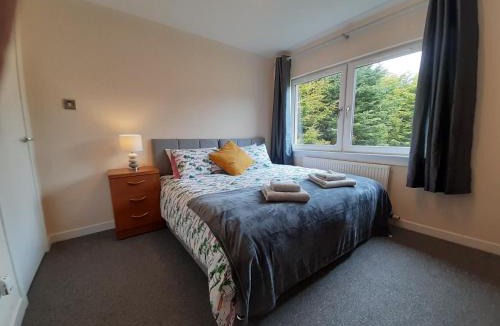 Dunfermline Apartment | Carvetii - Zelda House - 4 bedroom house, sleeps 8