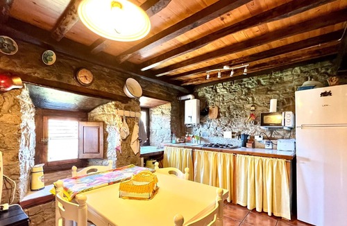Salas Municipality Cottage | Casa 2 dormitorios, chimenea, jardin, vista montañ