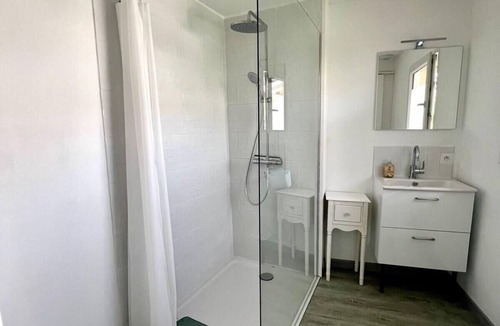 Brive-la-Gaillarde Apartment | Casa 4 Saisons - Studio - Piscine/Jardin - Proche centre-ville