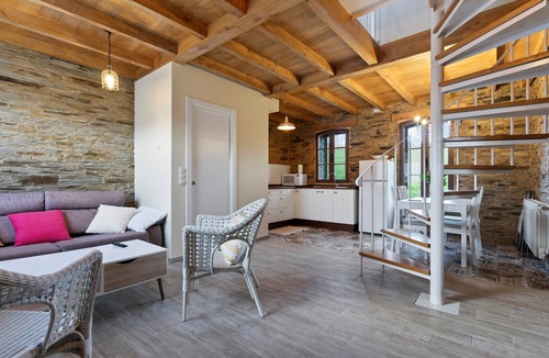 Trabada Apartment | Casa 'A Corte' with Mountain Views and Private Garden